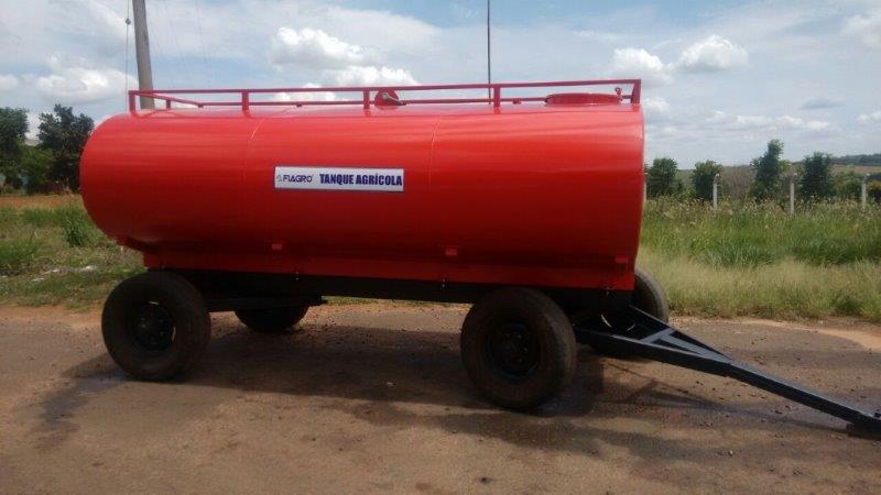 Carreta tanque para água